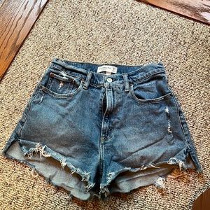 Abercrombie & Fitch, The Mom Short Hugh Rise, size 27 / size 4